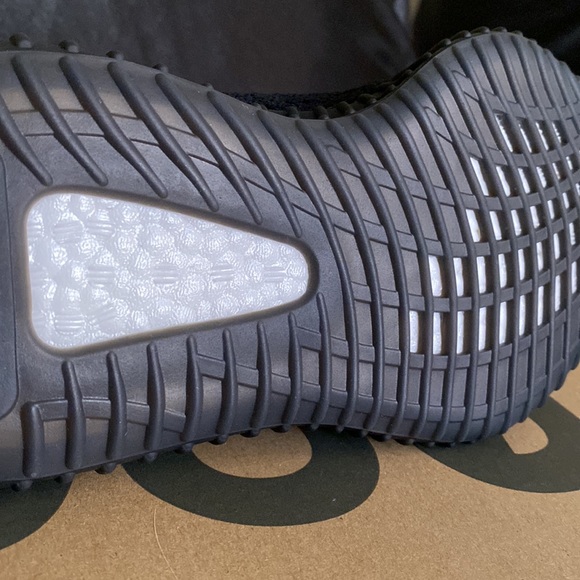 Yeezy Boost 350 - Picture 3 of 3